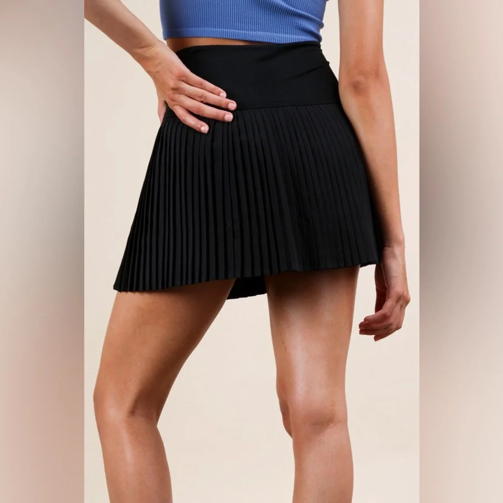 VERY J Pleated Activewear Skirt with Shorts Inside - Picture 2 of 4